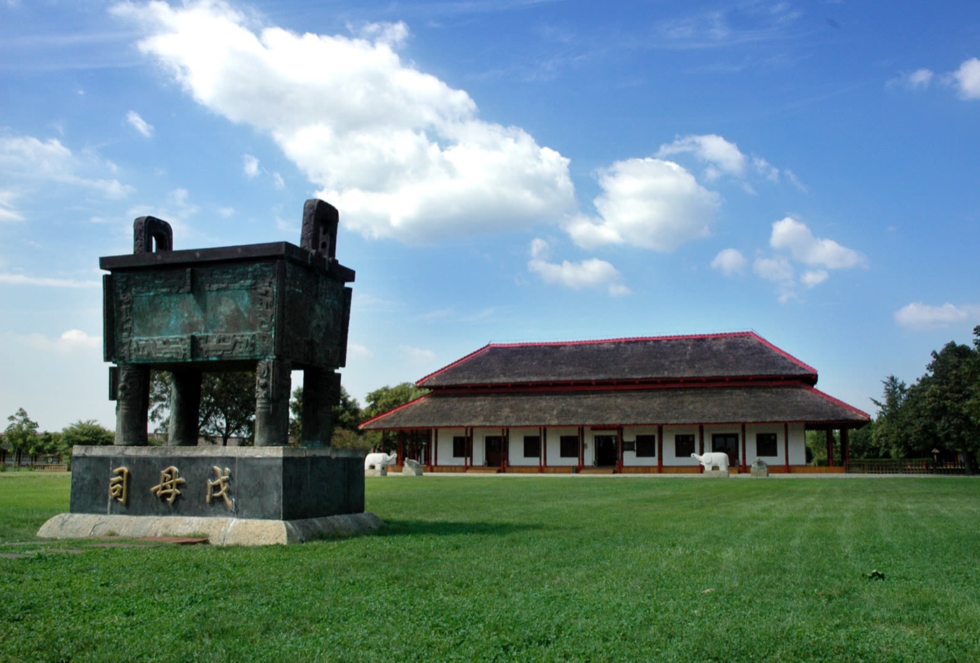 Bronze artifact representing Yin Xu and Shang civilization in Henan