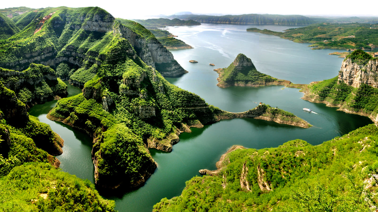 Yellow River gorge scenery with mountains and water in Henan