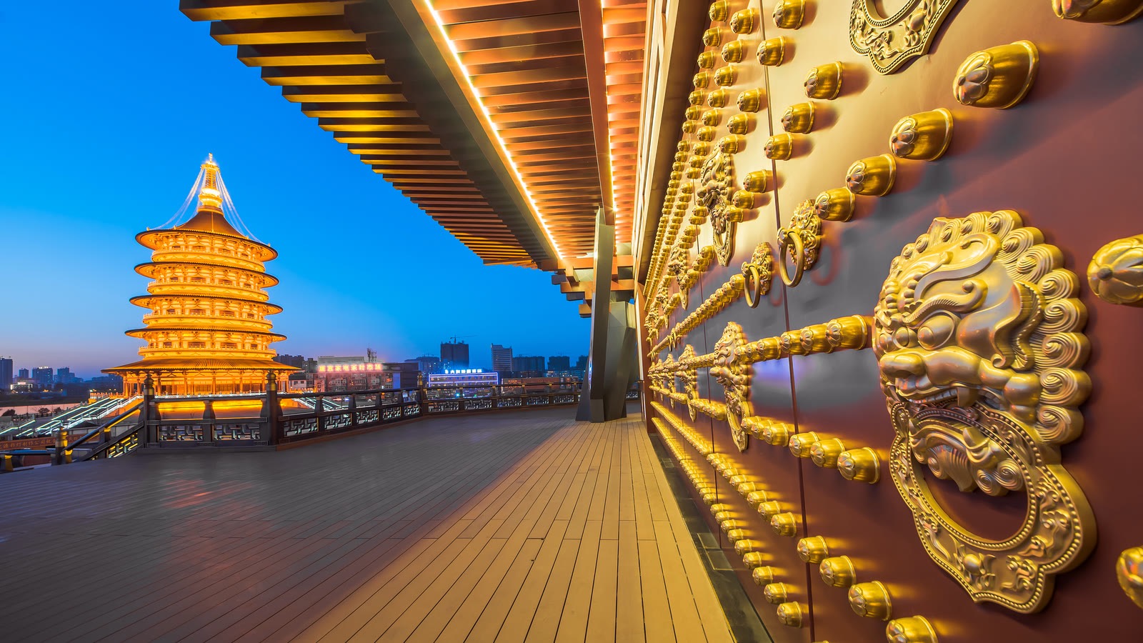 Mingtang-Tiantang heritage area at dusk in Luoyang, Henan